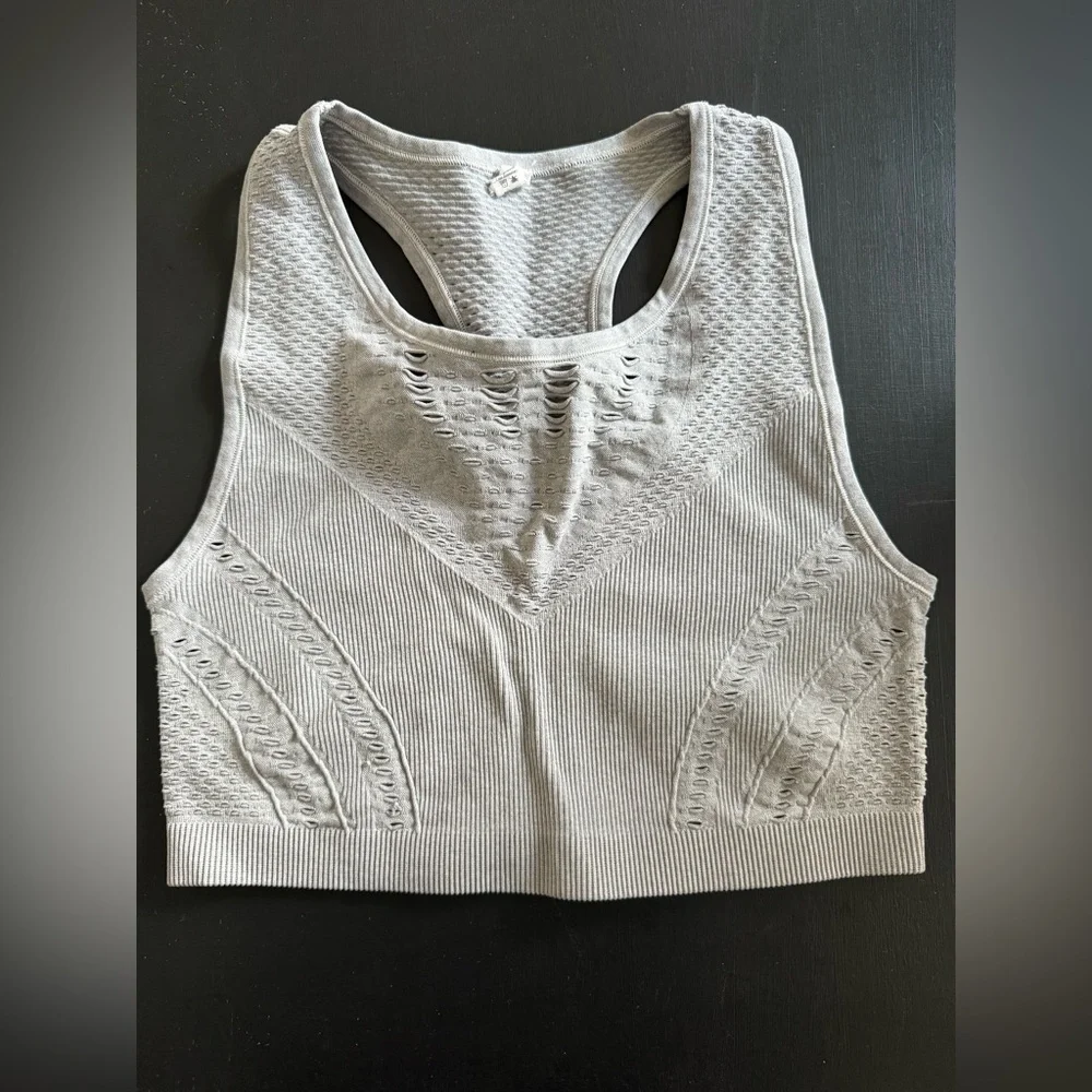 Alo Yoga Lark Crop in Dove Grey Heather Size L - Picture 2 of 4